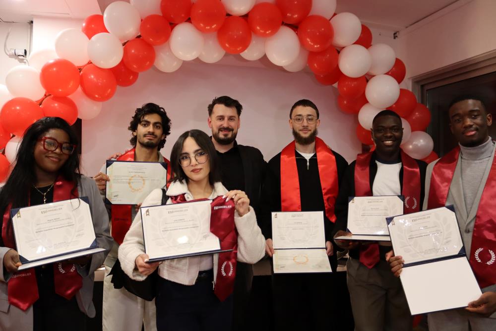 Les étudiants avec le directeur